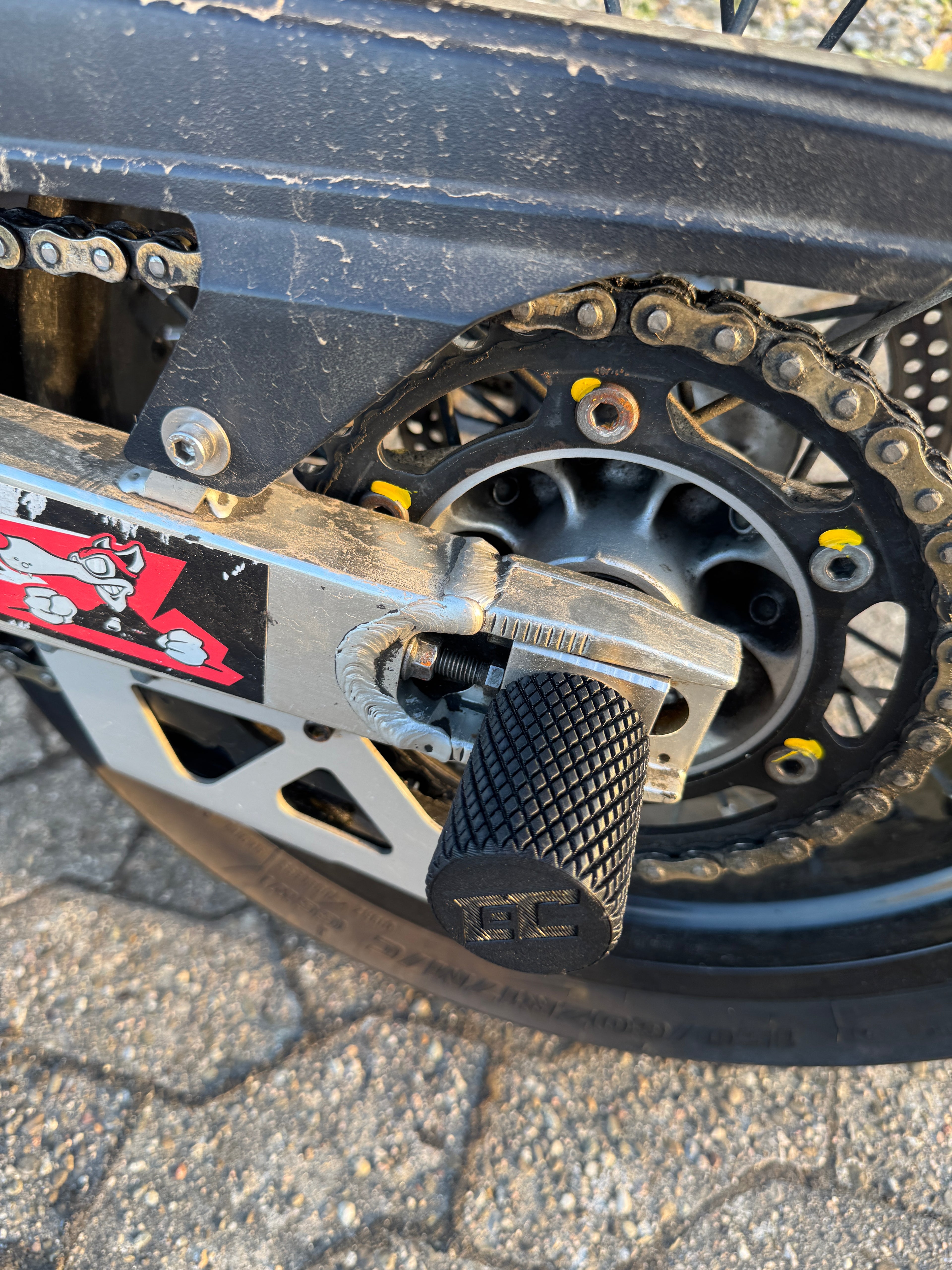 Axle Sliders Suzuki DRZ400SM | EDGECO