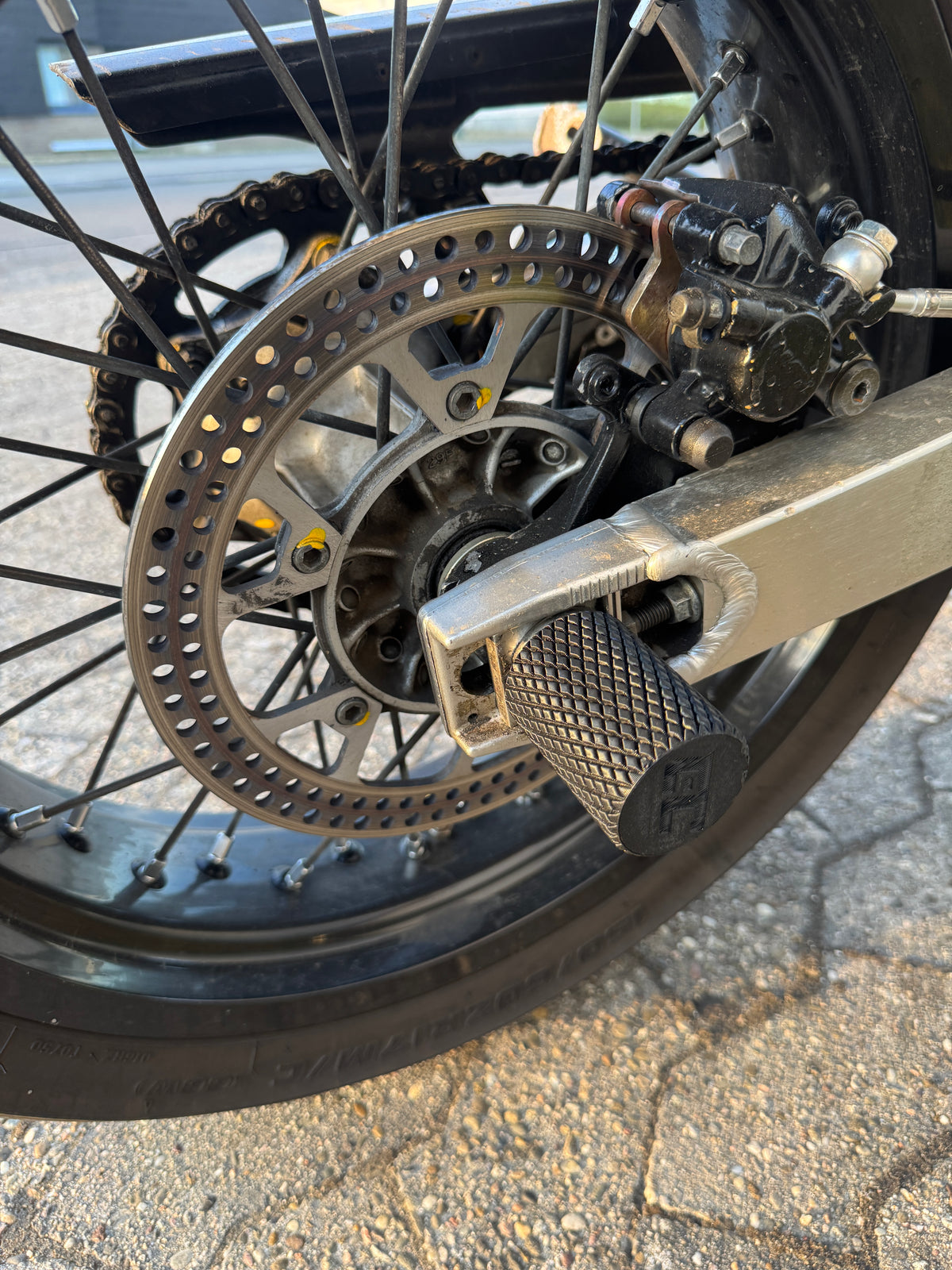 Axle Sliders Suzuki DRZ400SM | EDGECO