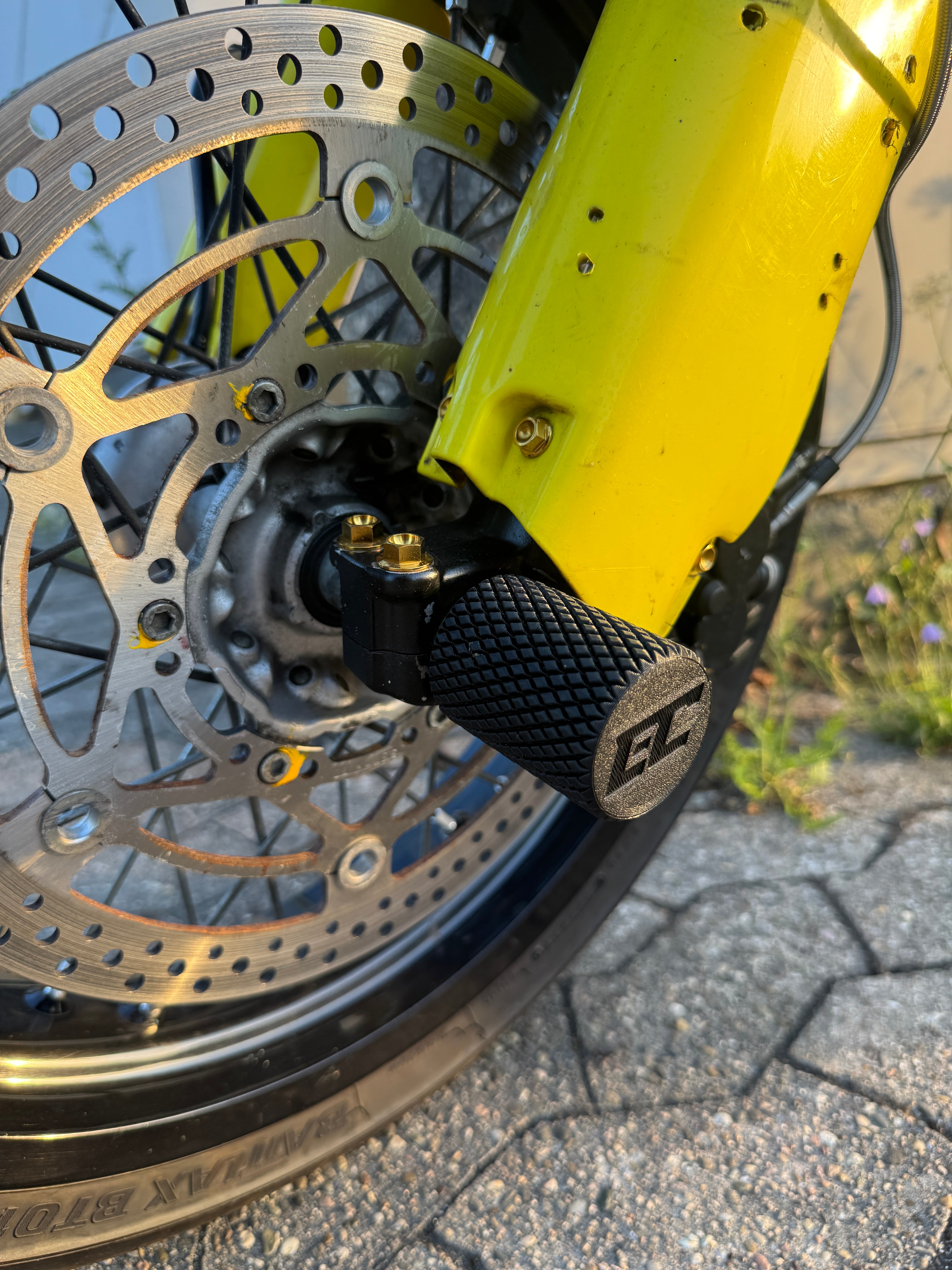 Axle Sliders Suzuki DRZ400SM | EDGECO